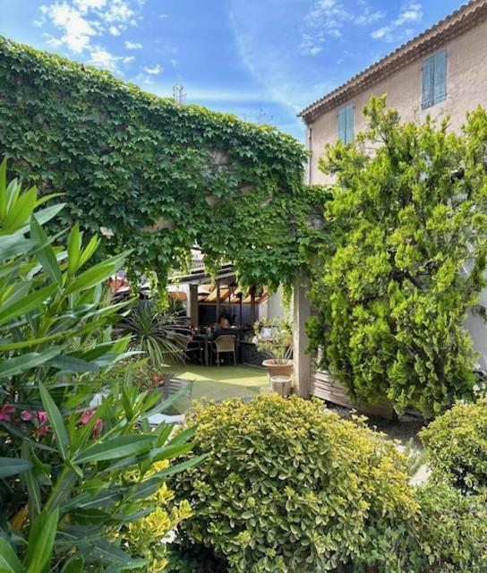 Logis Hotel La Feniere La Bouilladisse Exteriér fotografie